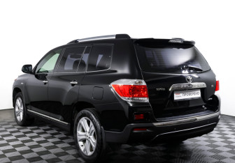 Подержанный автомобиль Toyota Highlander 2012 года (7 фото)