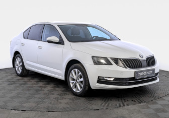 Подержанный автомобиль Skoda Octavia Liftback 2018 года (3 фото)