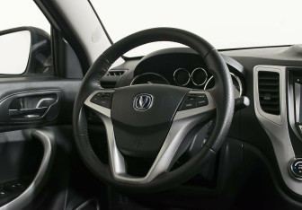 Подержанный автомобиль Changan CS35 2016 года (10 фото)