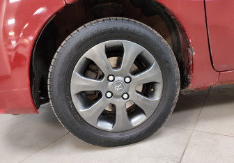 Подержанный автомобиль Toyota WiLL Cypha 2003 года (9 фото)