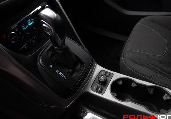 Подержанный автомобиль Ford Kuga 2014 года (21 фото)