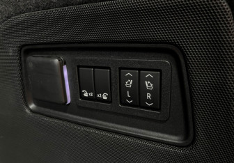 Подержанный автомобиль Cadillac Escalade Suv 2022 года (30 фото)