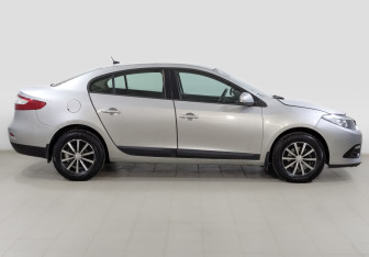 Подержанный автомобиль Renault Fluence 2014 года (4 фото)