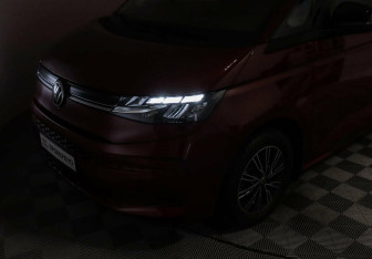 Подержанный автомобиль Volkswagen Multivan 2022 года (5 фото)
