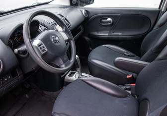 Подержанный автомобиль Nissan Note 2013 года (10 фото)