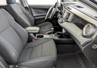 Подержанный автомобиль Toyota RAV4 2018 года (24 фото)