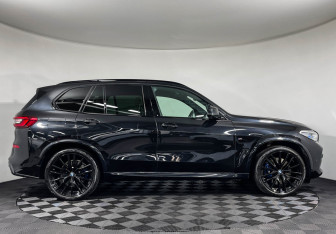 Подержанный автомобиль BMW X5 2022 года (6 фото)