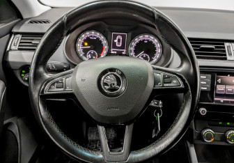 Подержанный автомобиль Skoda Octavia Wagon 2017 года (21 фото)