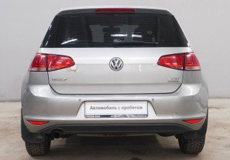 Подержанный автомобиль Volkswagen Golf Hatchback 2012 года (6 фото)