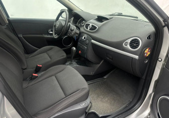 Подержанный автомобиль Renault Clio Hatchback 2009 года (13 фото)
