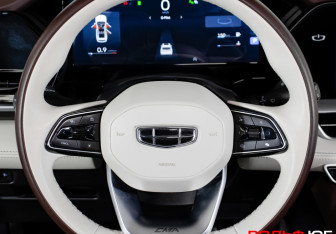 Подержанный автомобиль Geely Monjaro 2023 года (13 фото)