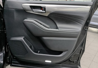 Подержанный автомобиль Toyota Highlander 2024 года (24 фото)