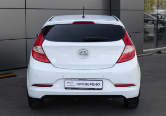 Подержанный автомобиль Hyundai Solaris Hatchback 2015 года (6 фото)