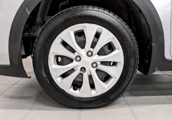 Подержанный автомобиль Kia Rio Hatchback 2021 года (18 фото)