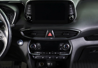 Подержанный автомобиль Hyundai Santa Fe 2019 года (13 фото)