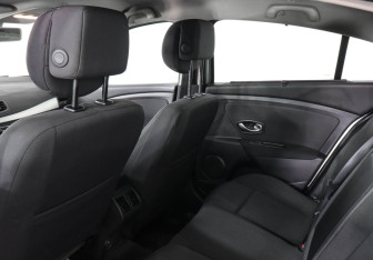 Подержанный автомобиль Renault Fluence 2011 года (8 фото)