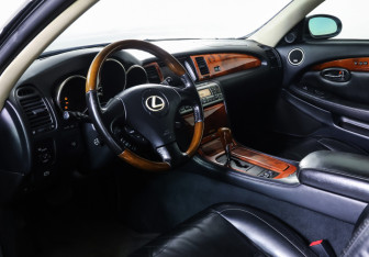 Подержанный автомобиль Lexus SC Convertible 2002 года (15 фото)