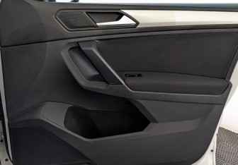 Подержанный автомобиль Volkswagen Tiguan 2021 года (24 фото)