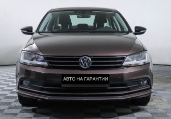 Подержанный автомобиль Volkswagen Jetta Sedan 2018 года (2 фото)