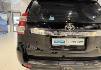 Подержанный автомобиль Toyota Land Cruiser Prado 2011 года (8 фото)