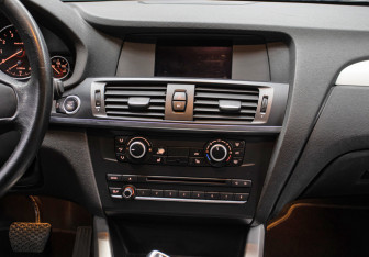 Подержанный автомобиль BMW X3 2013 года (15 фото)