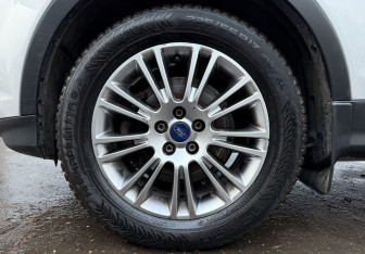 Подержанный автомобиль Ford Kuga 2013 года (9 фото)