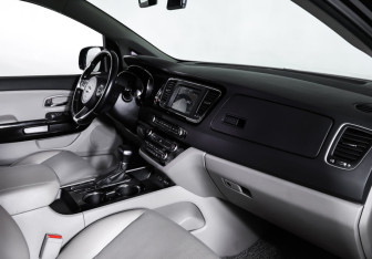 Подержанный автомобиль Kia Carnival 2018 года (12 фото)