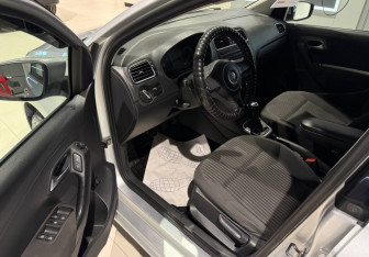 Подержанный автомобиль Volkswagen Polo Sedan 2011 года (5 фото)