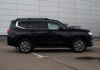 Подержанный автомобиль Toyota Land Cruiser Suv 2023 года (4 фото)