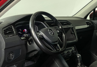 Подержанный автомобиль Volkswagen Tiguan 2020 года (13 фото)