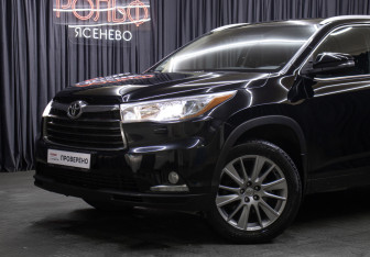 Подержанный автомобиль Toyota Highlander 2013 года (21 фото)