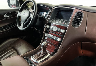 Подержанный автомобиль Infiniti EX 2010 года (9 фото)
