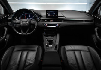 Подержанный автомобиль Audi A4 Sedan 2019 года (8 фото)