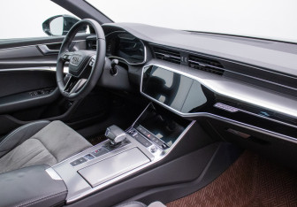 Подержанный автомобиль Audi A6 Sedan 2023 года (10 фото)