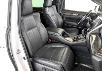 Подержанный автомобиль Toyota Alphard 2021 года (24 фото)