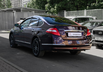 Подержанный автомобиль Nissan Teana 2011 года (6 фото)