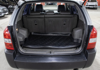 Подержанный автомобиль Hyundai Tucson 2005 года (10 фото)