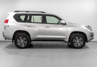 Подержанный автомобиль Toyota Land Cruiser Prado 2013 года (4 фото)