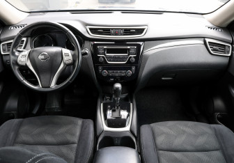 Подержанный автомобиль Nissan X-Trail 2016 года (13 фото)