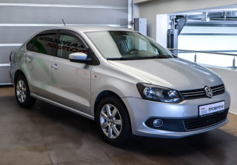 Подержанный автомобиль Volkswagen Polo Sedan 2013 года (3 фото)