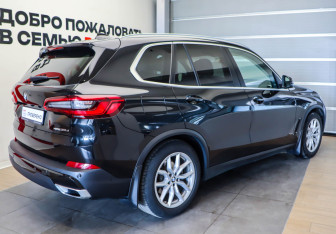 Подержанный автомобиль BMW X5 2019 года (4 фото)