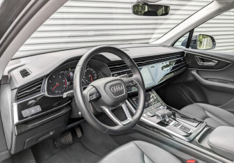 Подержанный автомобиль Audi Q7 2021 года (16 фото)