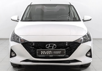 Подержанный автомобиль Hyundai Solaris Sedan 2021 года (2 фото)