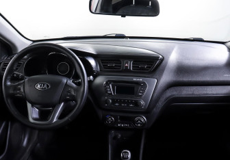 Подержанный автомобиль Kia Rio Sedan 2013 года (11 фото)