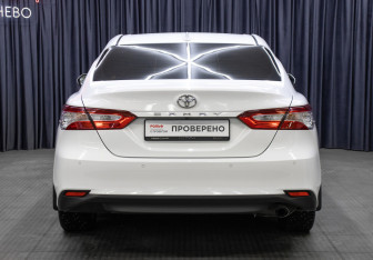 Подержанный автомобиль Toyota Camry Sedan 2022 года (6 фото)