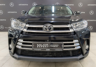 Подержанный автомобиль Toyota Highlander 2018 года (2 фото)