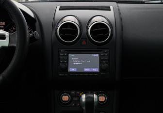 Подержанный автомобиль Nissan Qashqai 2010 года (10 фото)