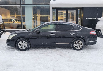 Подержанный автомобиль Nissan Teana 2011 года (8 фото)