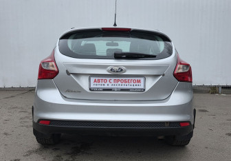 Подержанный автомобиль Ford Focus Hatchback 2012 года (6 фото)
