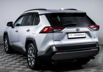 Подержанный автомобиль Toyota RAV4 2019 года (7 фото)